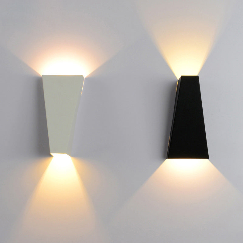 Moderne Minimalistisk Vanntett Trapezoidal Aluminium Trykk LED Utendørs Vegglampe For Utendørs Patio | Skanto