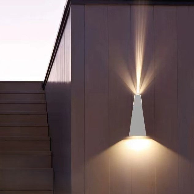 Moderne Minimalistisk Vanntett Trapezoidal Aluminium Trykk LED Utendørs Vegglampe For Utendørs Patio | Skanto