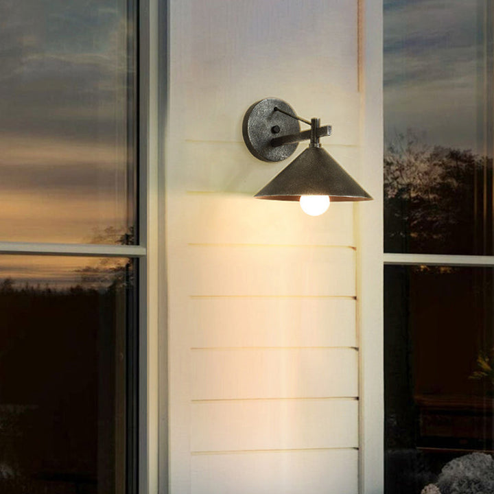 Moderne nordisk geometrisk kjegleformet vegglampe i jern med én lyskilde, vanntett, for utendørs bruk, for hagen