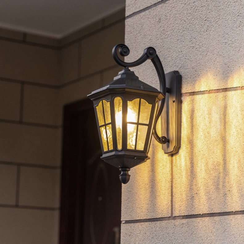 Vanntett vegglampe laget av aluminium og glass med terrasselys