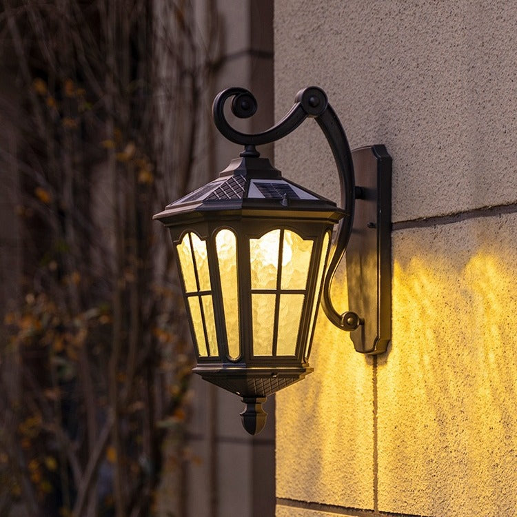 Vanntett vegglampe laget av aluminium og glass med terrasselys