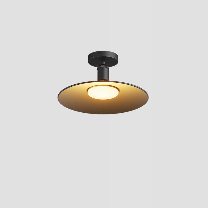 Vanntett, rund taklampe i aluminium med én lampe for montering i halvt tak på terrassen