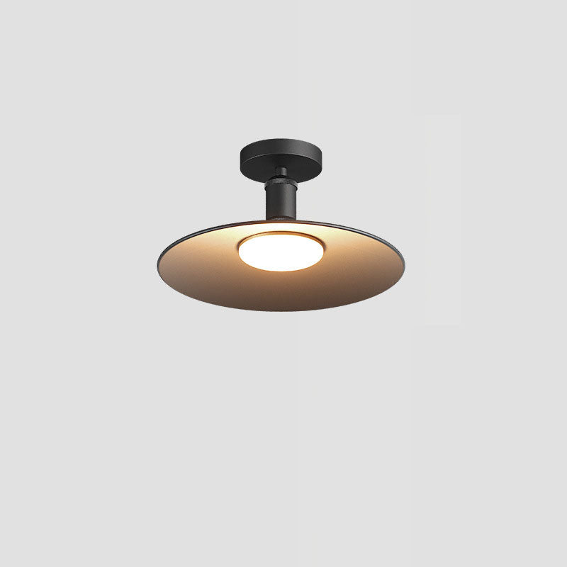 Vanntett, rund taklampe i aluminium med én lampe for montering i halvt tak på terrassen
