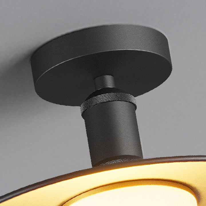Vanntett, rund taklampe i aluminium med én lampe for montering i halvt tak på terrassen