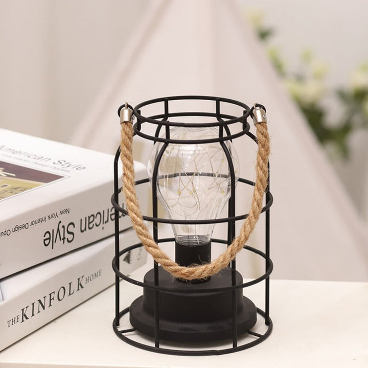 Skanto | Moderne Minimalist Vertikale Stripete Firkantrund Jern LED Bordlampe For Stue
