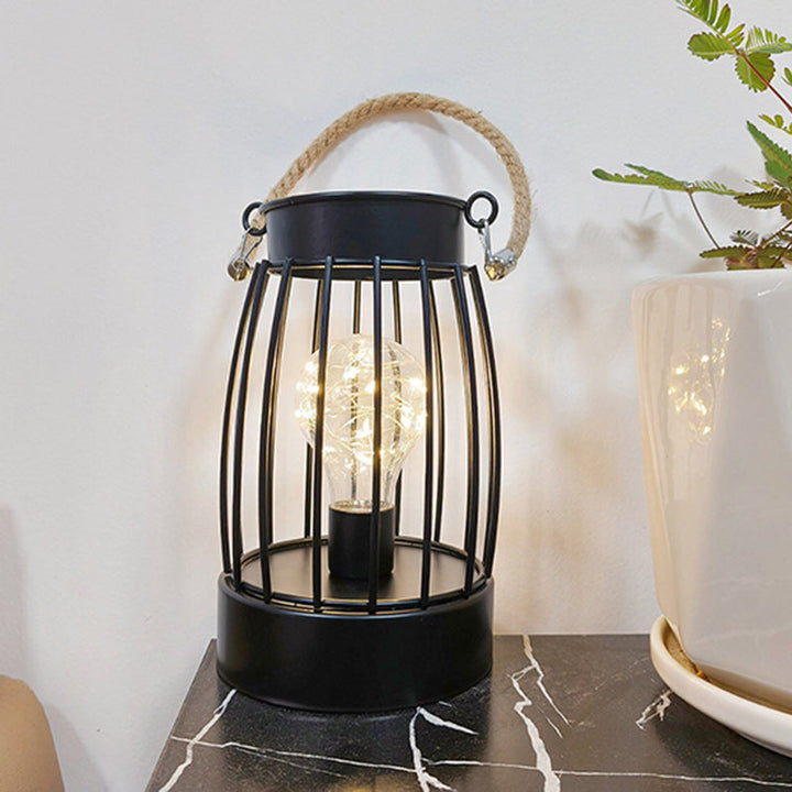 Skanto | Moderne Minimalist Vertikale Stripete Firkantrund Jern LED Bordlampe For Stue