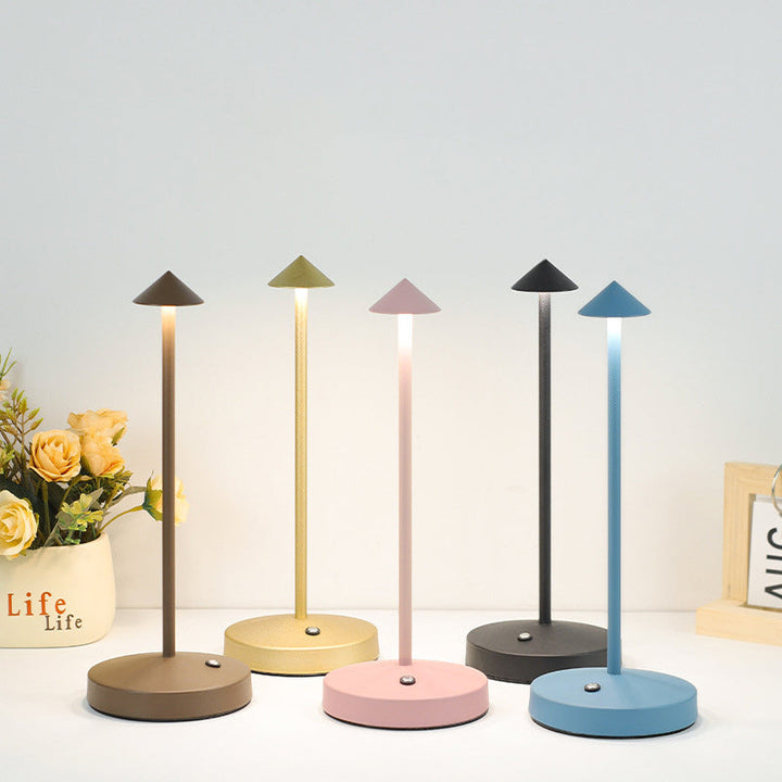 Skanto | Modern Enkelhet Triangel Kjegle Rund Akryl Sylinder Jern LED Bordlampe for Stuen