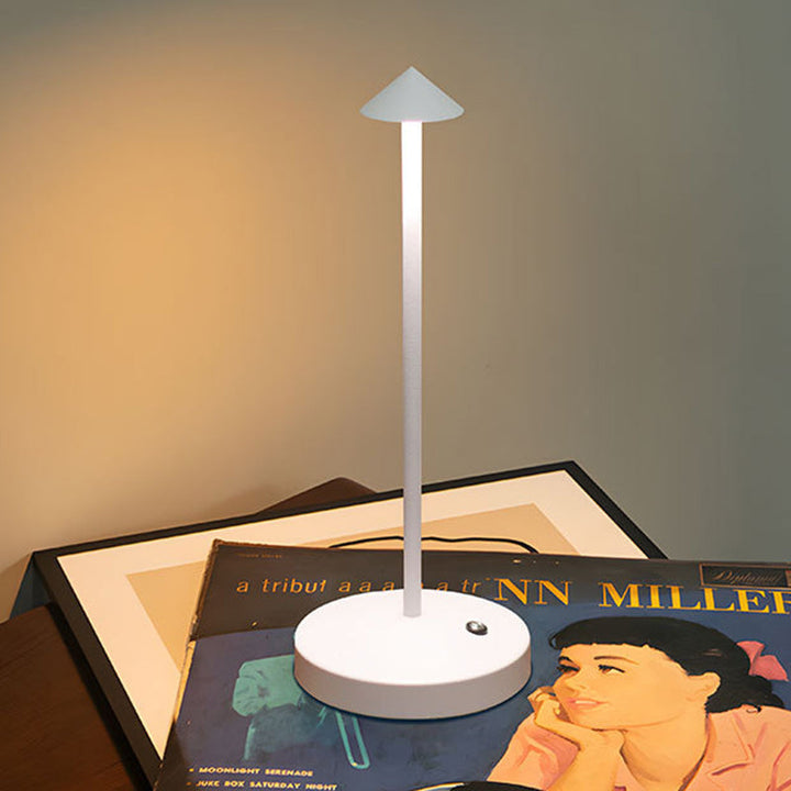 Skanto | Modern Enkelhet Triangel Kjegle Rund Akryl Sylinder Jern LED Bordlampe for Stuen
