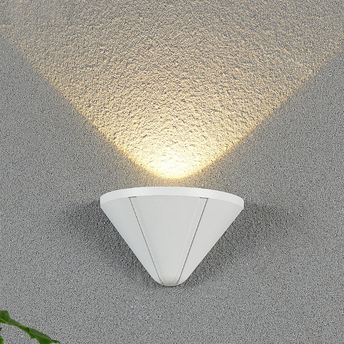 Trekantet, vanntett LED-vegglampe av aluminium for terrassen