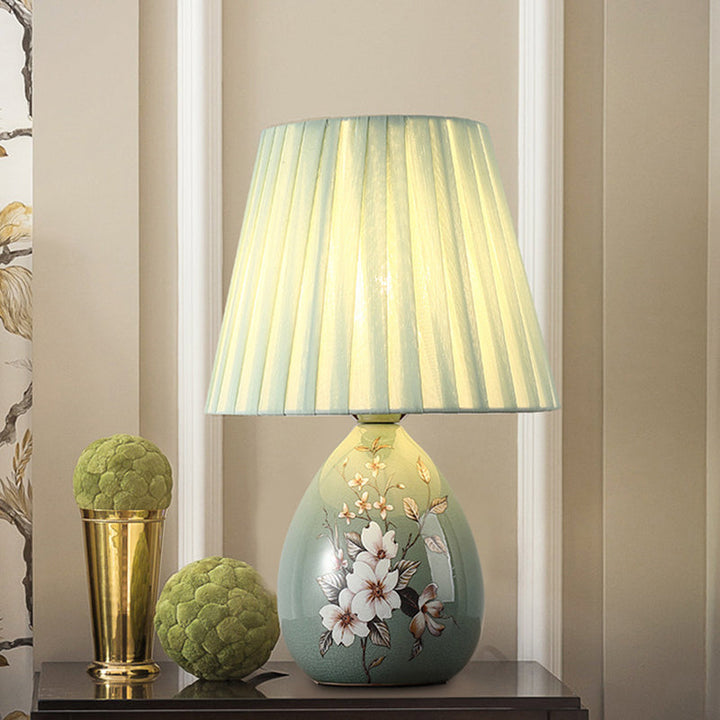 Skanto | Tradisjonelt kinesisk blomsterdesign rund vifte stoff keramikk 1-lys bordlampe til stuen
