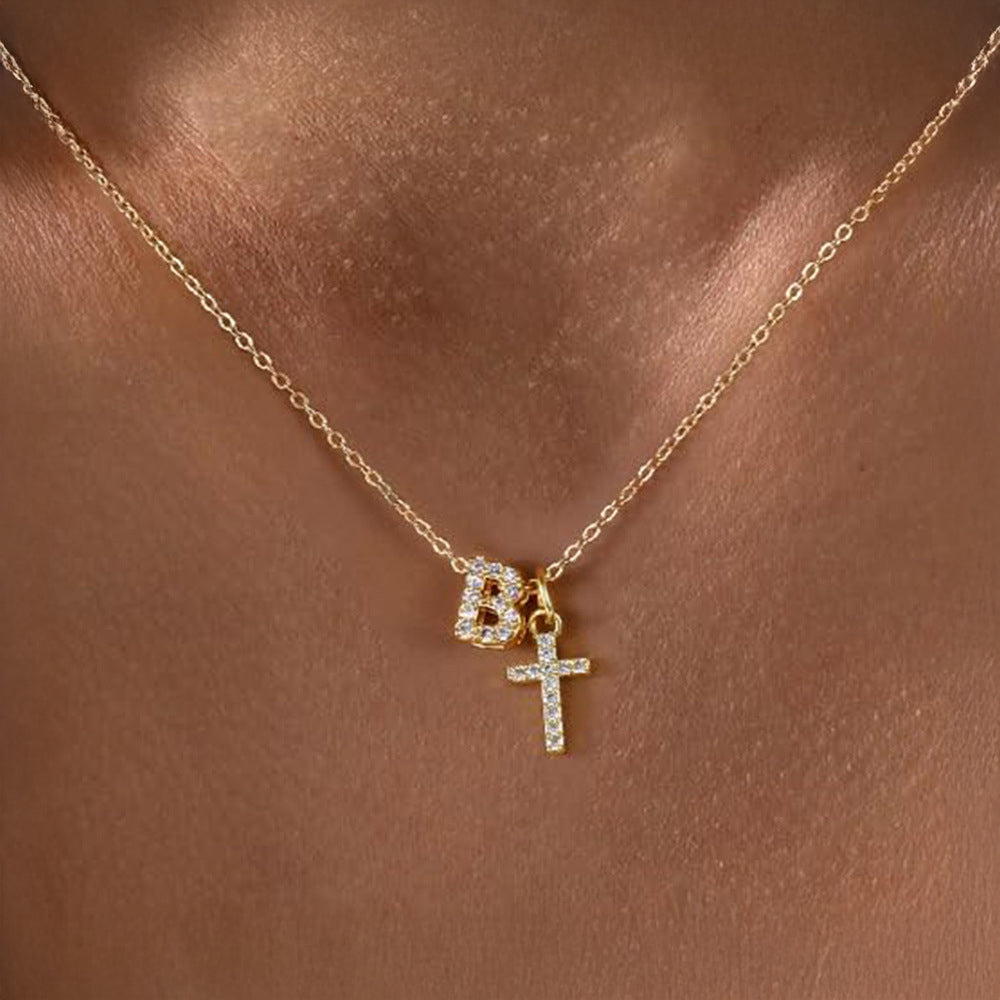 Skanto | Liten Diamant Initial & Kors Smykke