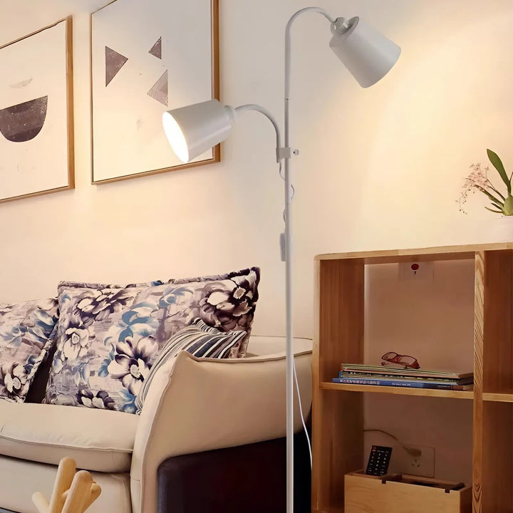 Moderne justerbar LED-gulvlampe med E27-sokkeldesign | Skanto