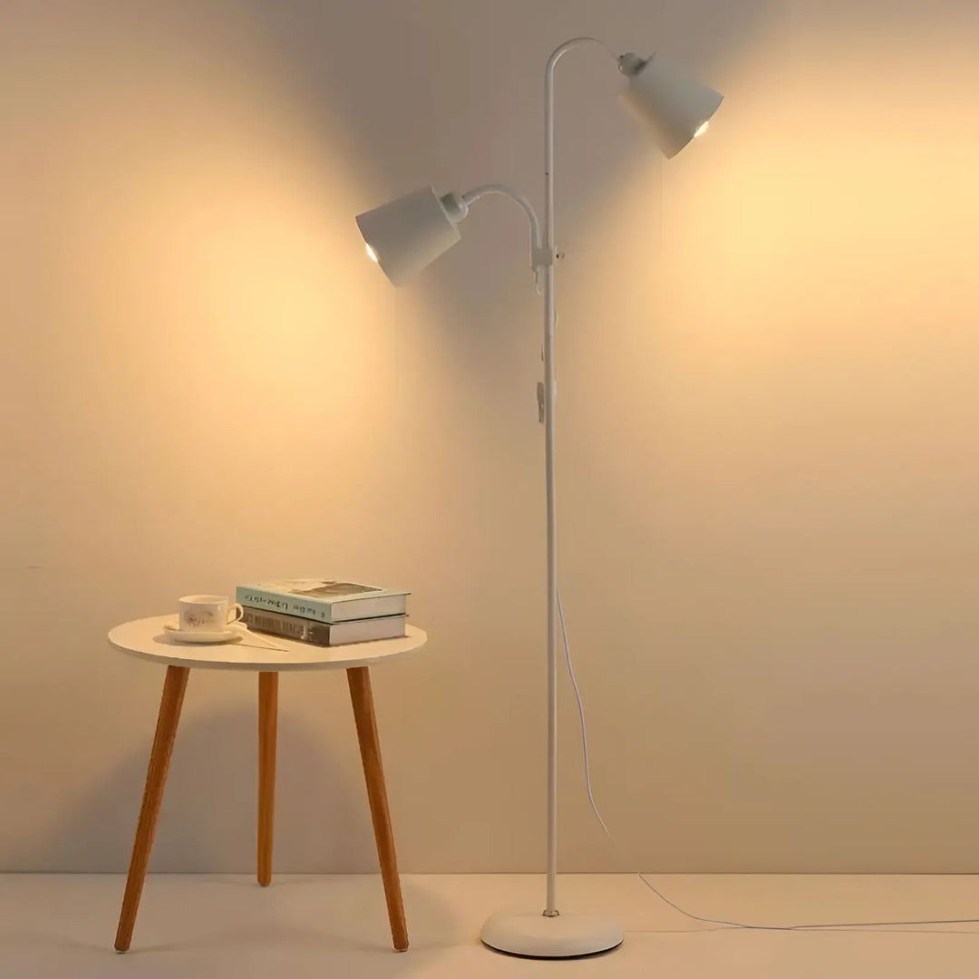 Moderne justerbar LED-gulvlampe med E27-sokkeldesign | Skanto
