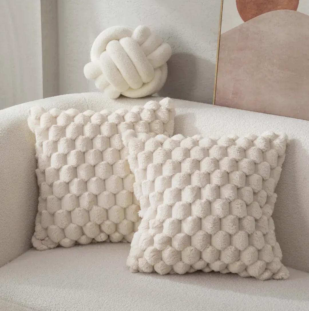 Skanto | Myk pute med fluffy putetrekk