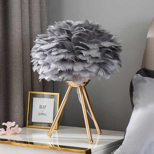 Skanto | Blossom Bordlampe – Elegant Fjærdesign med Dimbar Lys