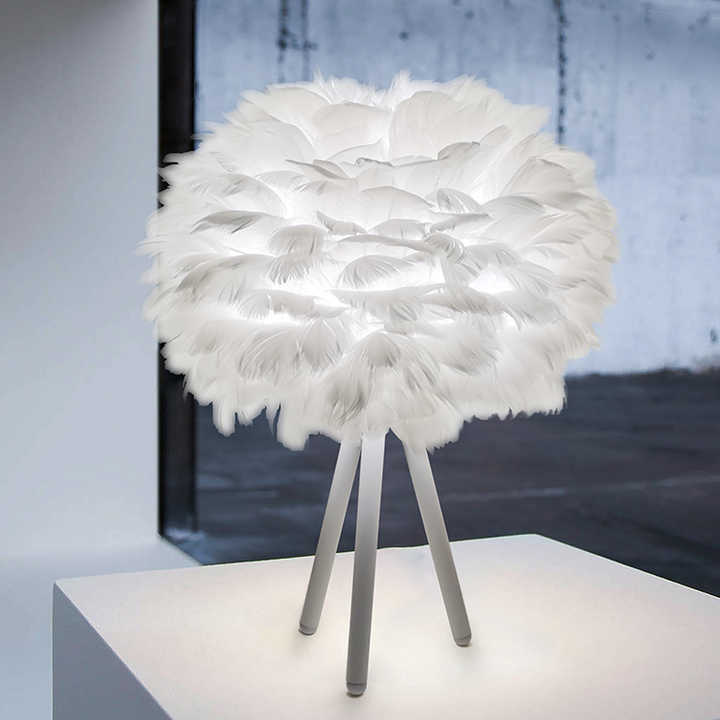 Skanto | Blossom Bordlampe – Elegant Fjærdesign med Dimbar Lys