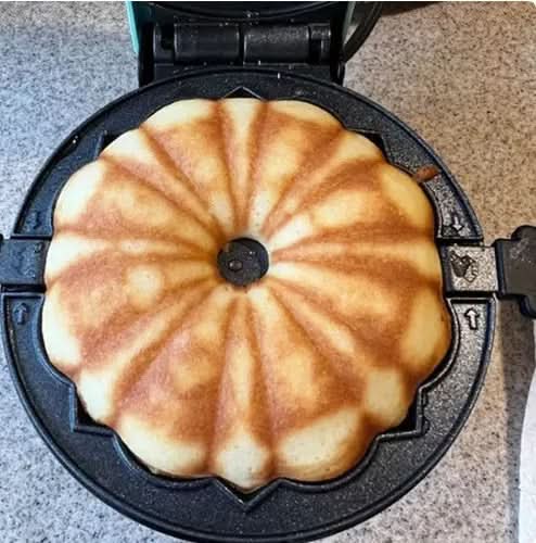 Skanto | Mini Bundt Cake Maker for Quick Treats with Non-Stick Coating