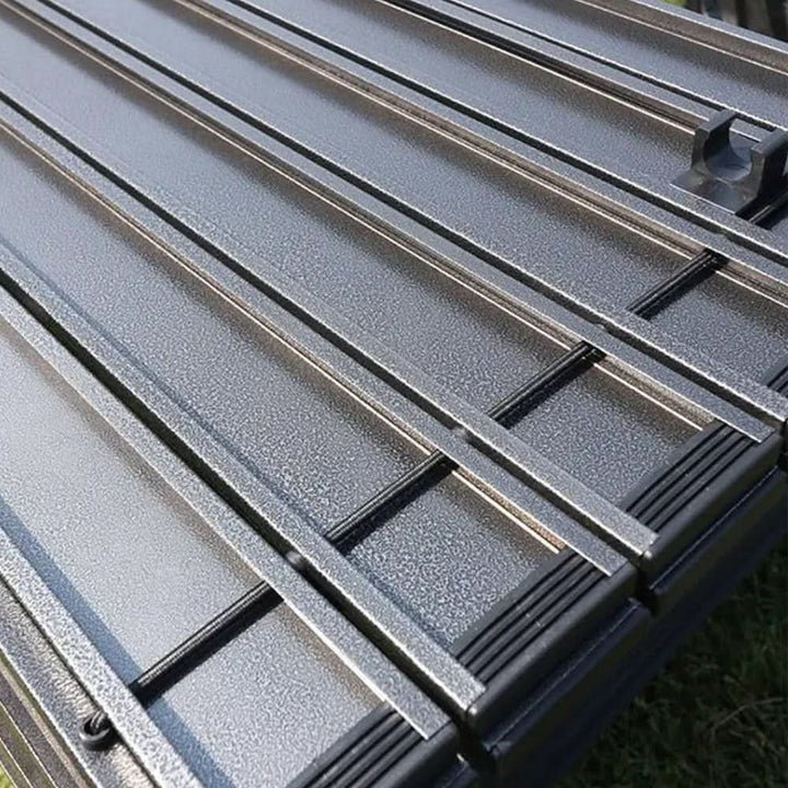 Klappbarer Gartentisch mit hitze- und kratzfester Oberfläche