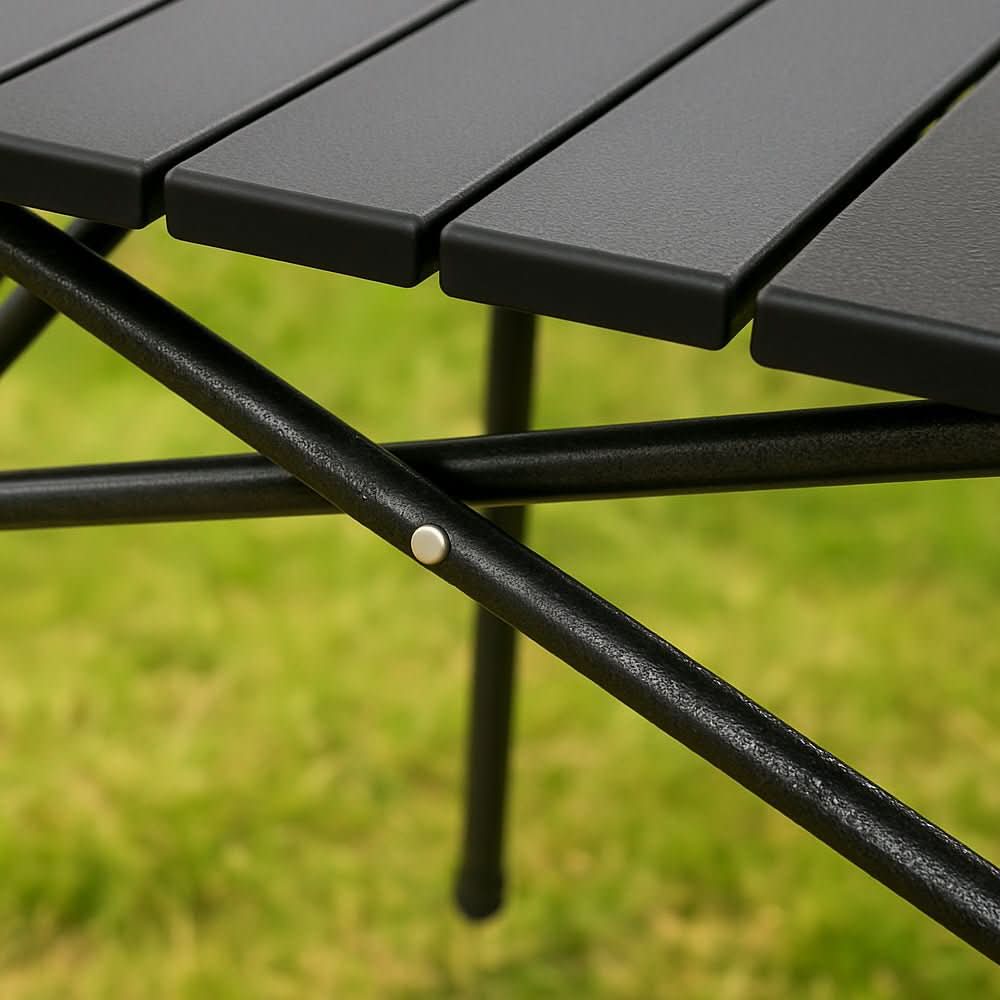 Klappbarer Gartentisch mit hitze- und kratzfester Oberfläche