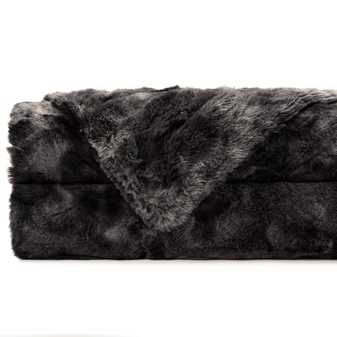 Skanto | Dobbeltsidig oversized ulv faux fur kastepledd