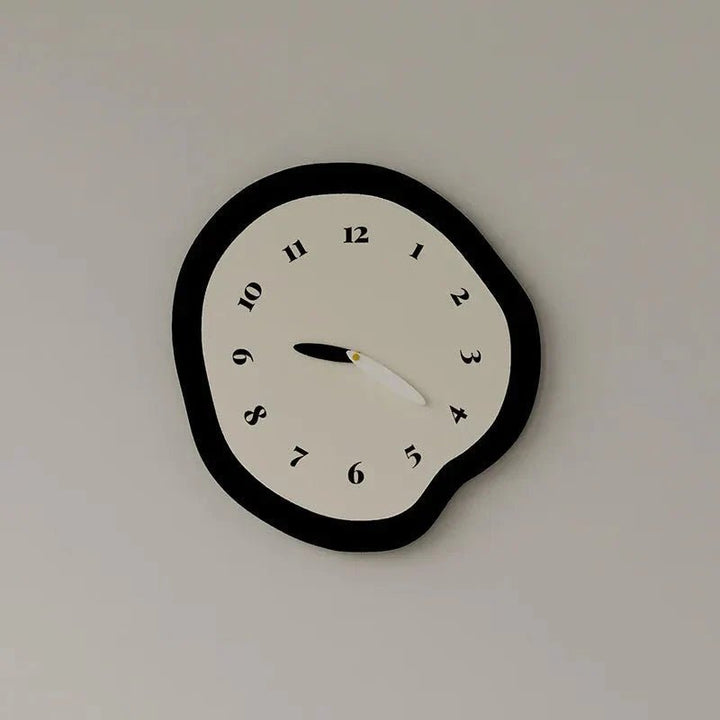 Skanto | Moderne Abstrakt Veggklokke med Elegant Akrylfinish