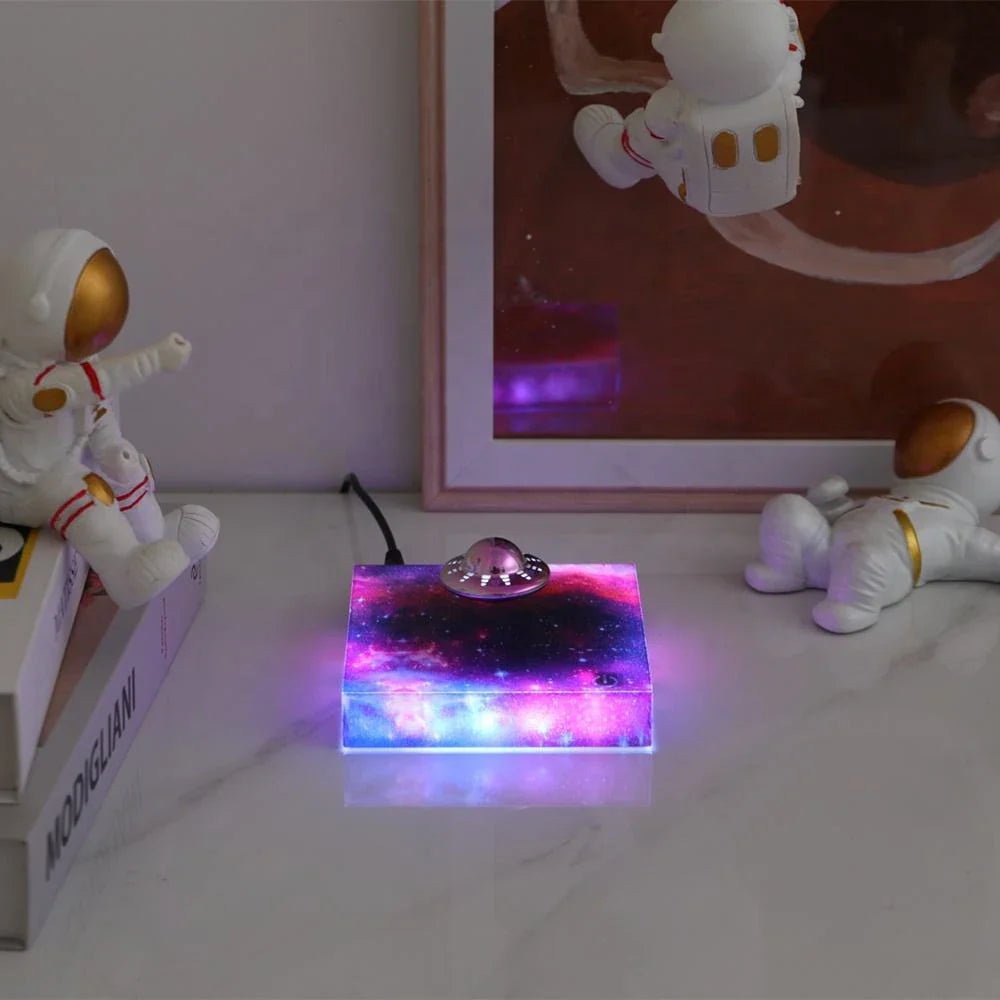 Skanto | Flytende romskip LED nattlys med magnetisk levitasjonsteknologi
