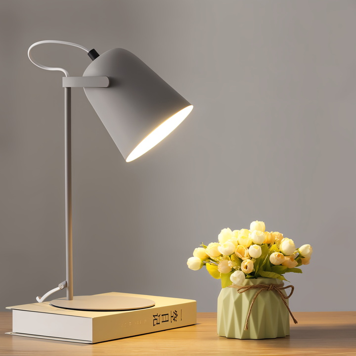 Skanto | Macaron Skrivebordslampe – Nordisk Gul Justerbar Bordlampe for Lesing og Studier