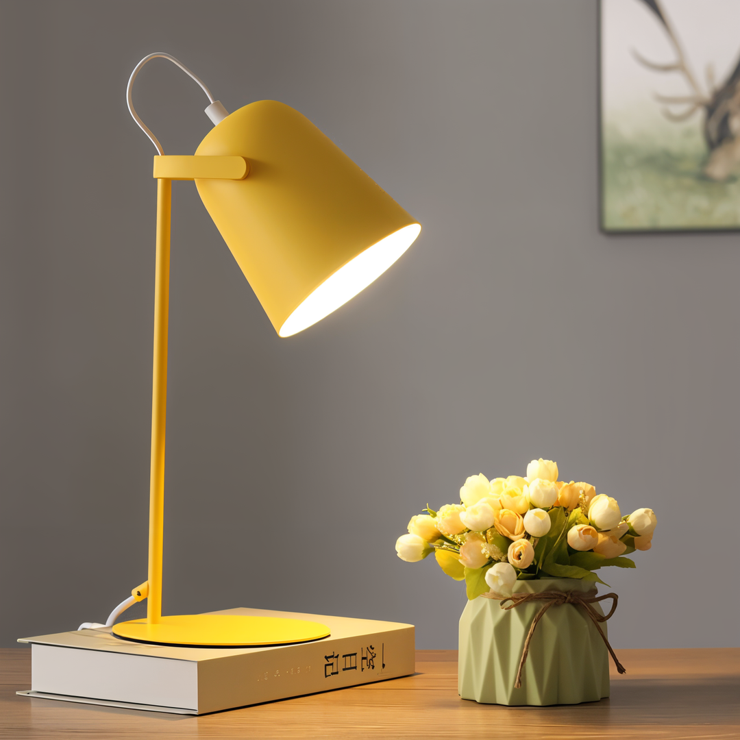 Skanto | Macaron Skrivebordslampe – Nordisk Gul Justerbar Bordlampe for Lesing og Studier