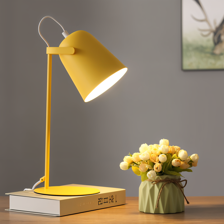Skanto | Macaron Skrivebordslampe – Nordisk Gul Justerbar Bordlampe for Lesing og Studier