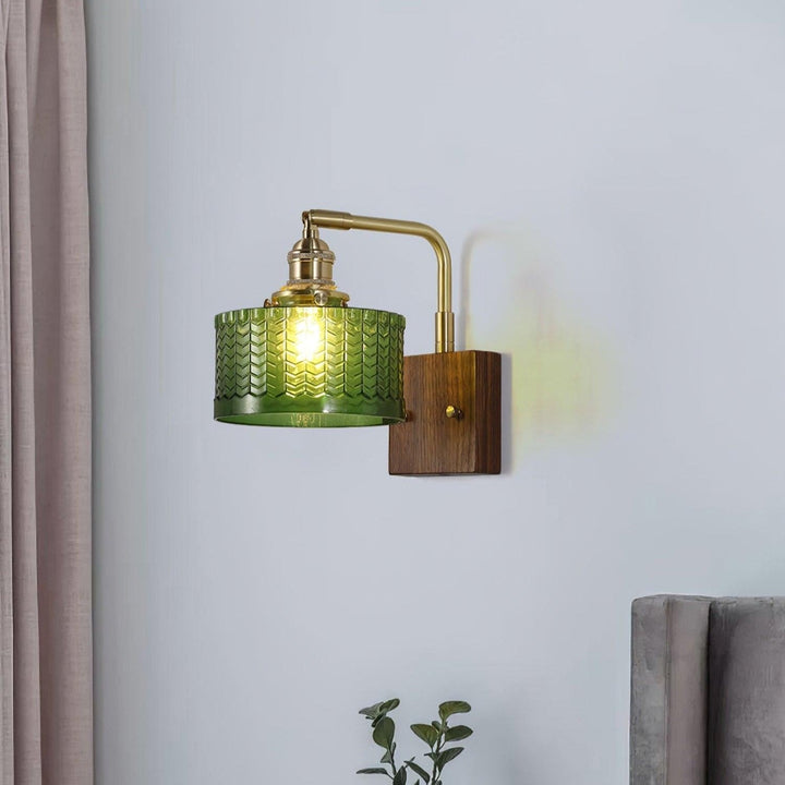 Rustikk Grønn Glassvegglampe med Trebase | Skanto