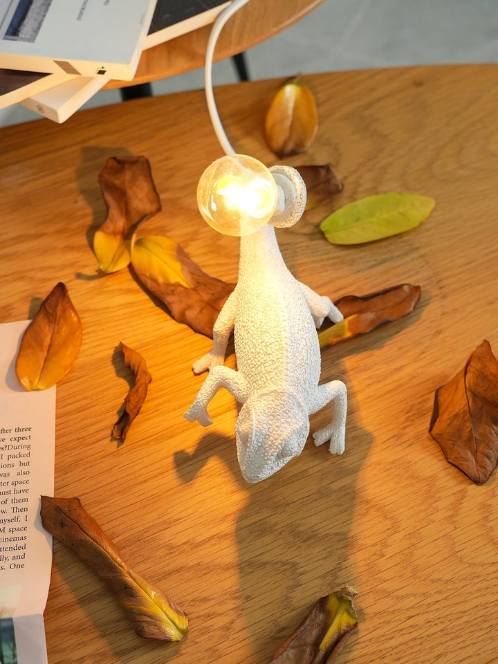 Skanto | CamouGlow – Harpiks Bordlampe med Sjarmerende Kamuflering Detalj