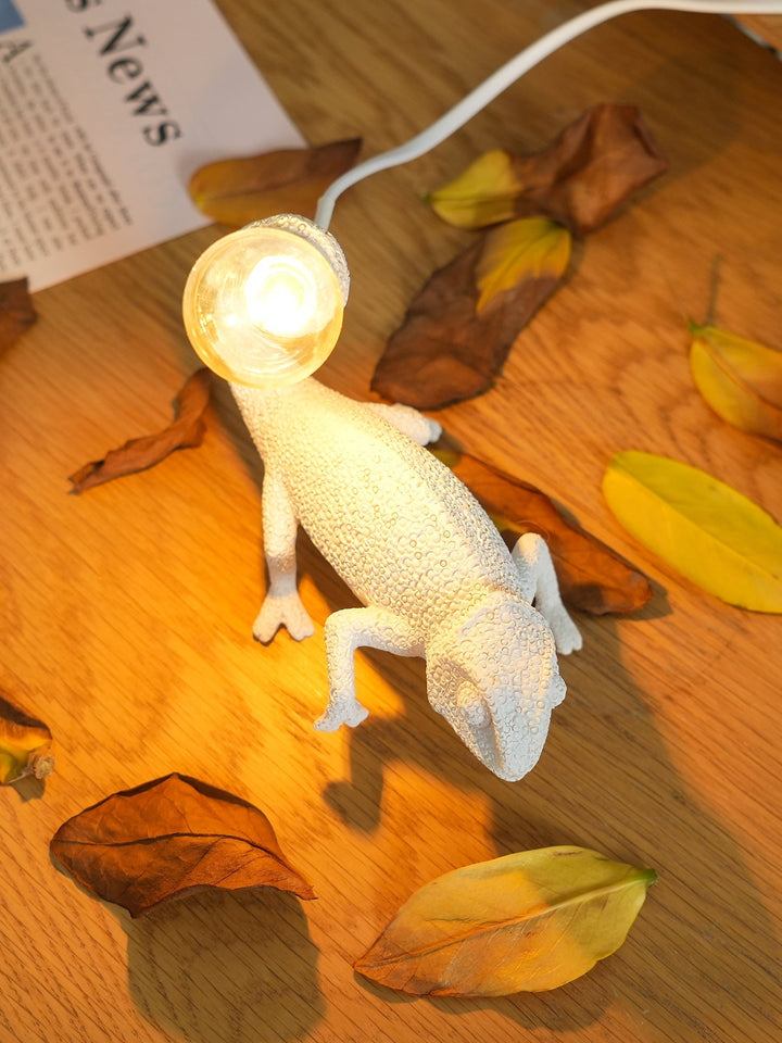 Skanto | CamouGlow – Harpiks Bordlampe med Sjarmerende Kamuflering Detalj