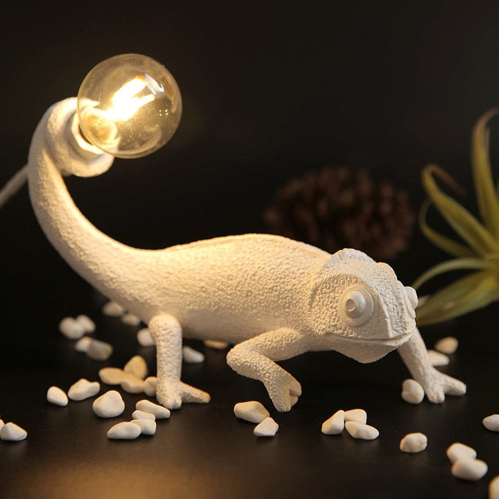 Skanto | CamouGlow – Harpiks Bordlampe med Sjarmerende Kamuflering Detalj