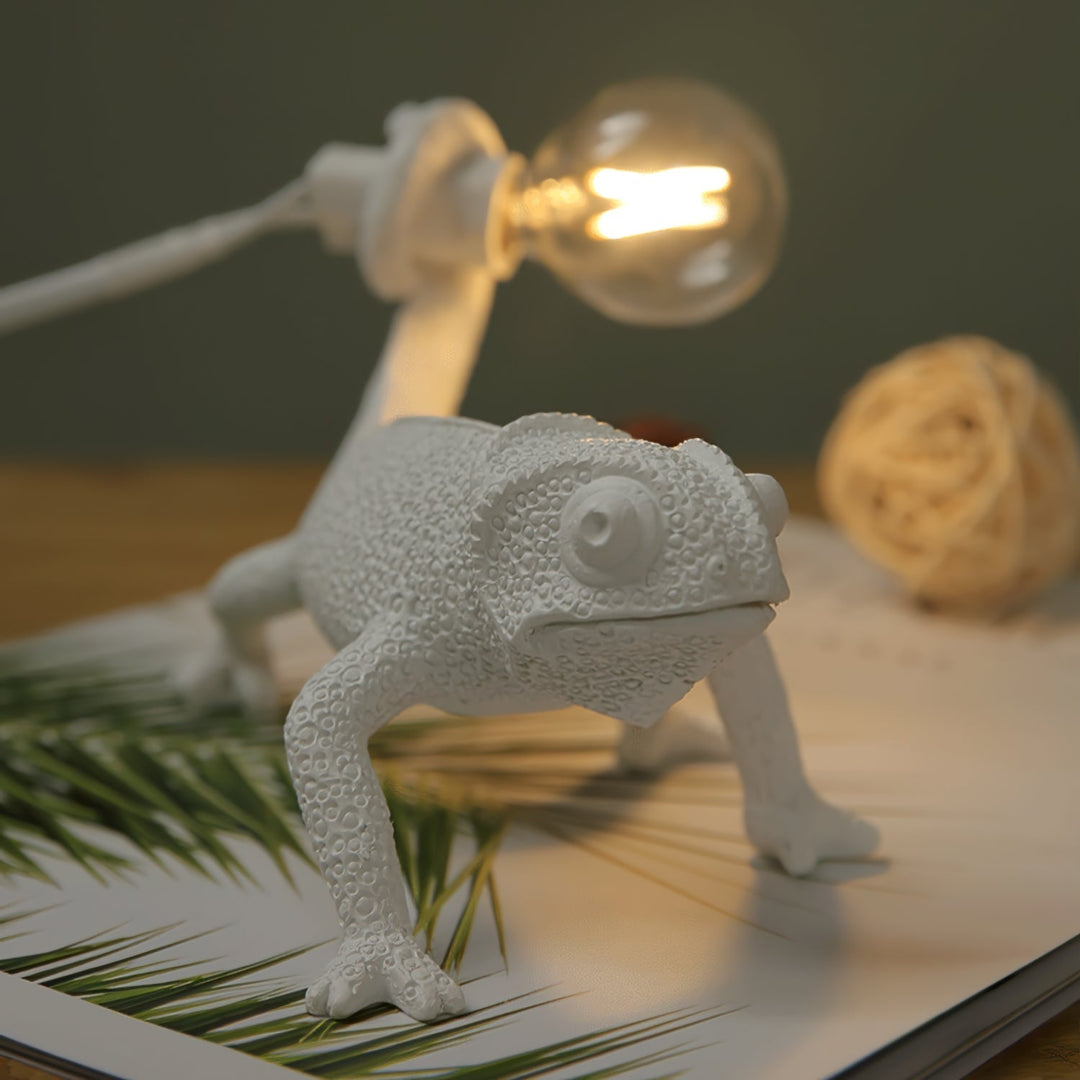 Skanto | CamouGlow – Harpiks Bordlampe med Sjarmerende Kamuflering Detalj