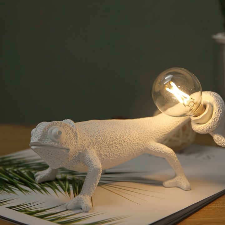 Skanto | CamouGlow – Harpiks Bordlampe med Sjarmerende Kamuflering Detalj