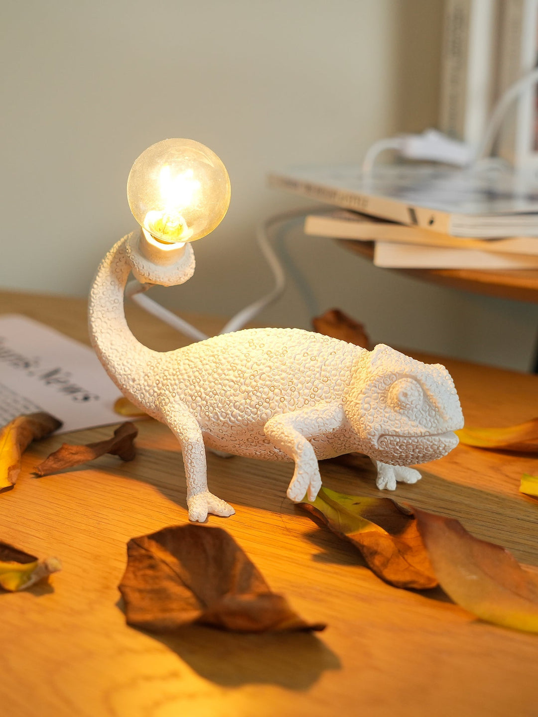 Skanto | CamouGlow – Harpiks Bordlampe med Sjarmerende Kamuflering Detalj