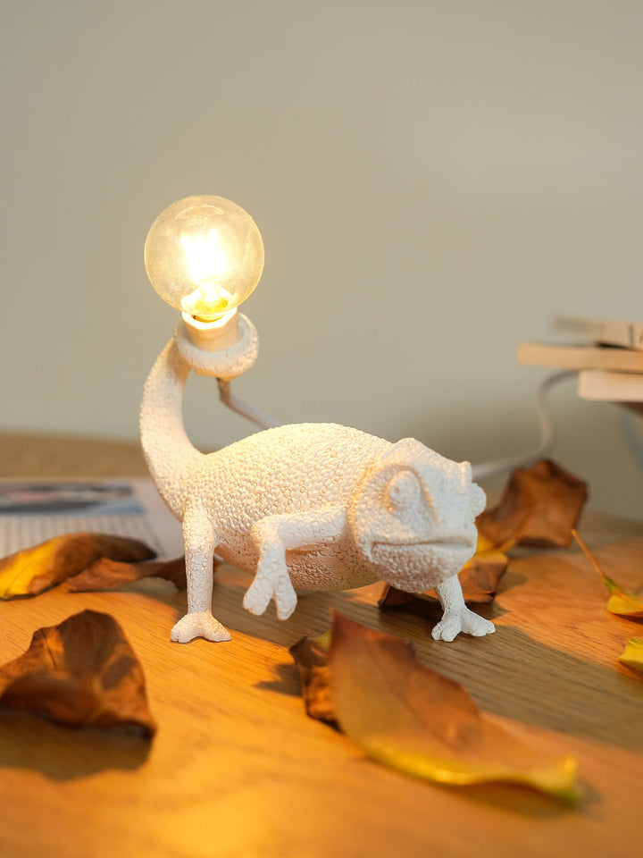 Skanto | CamouGlow – Harpiks Bordlampe med Sjarmerende Kamuflering Detalj