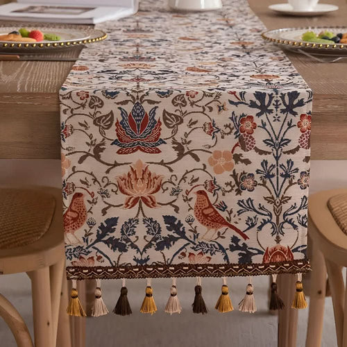 Skanto | Elegant dukløper med blomster- og fugledesign