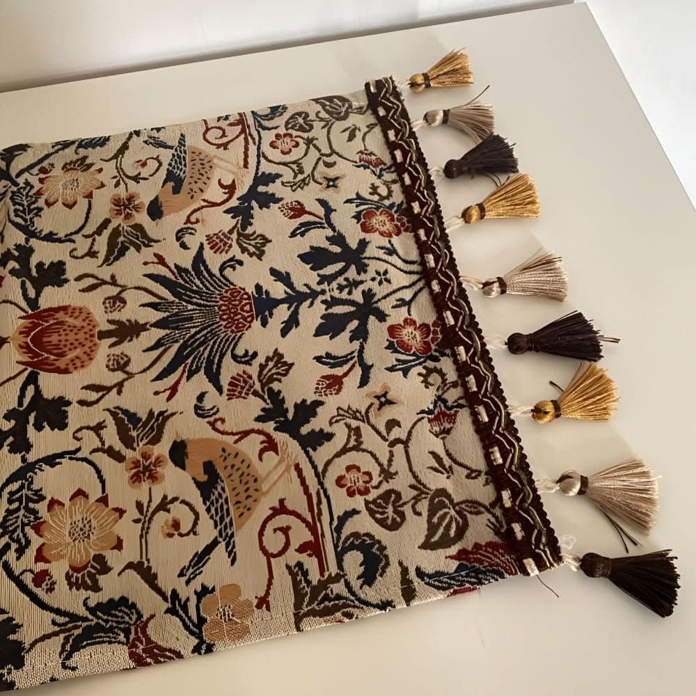 Skanto | Elegant dukløper med blomster- og fugledesign