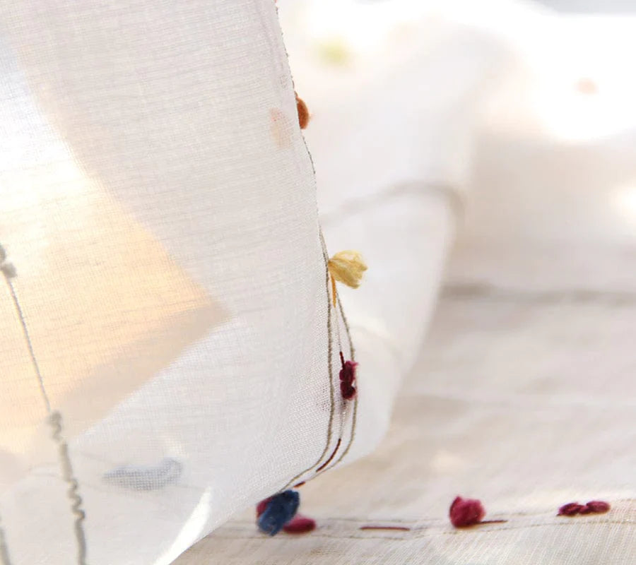 Fargerik stereoskopisk brodert gjennomsiktig gardin | Skanto