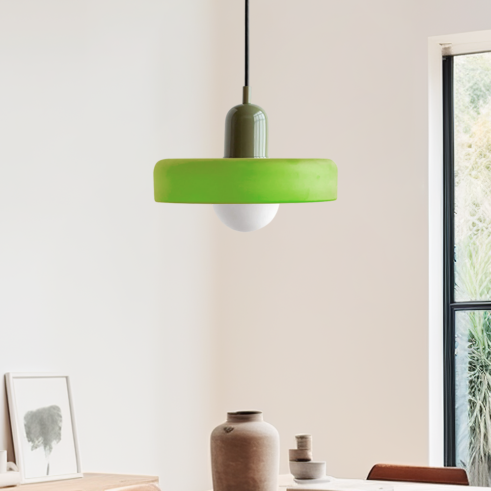 Bunte Glas-Pendelleuchte im Bauhaus-Stil