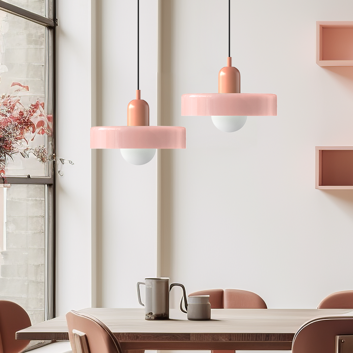 Bunte Glas-Pendelleuchte im Bauhaus-Stil