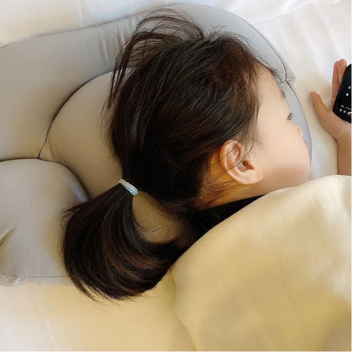 Skanto | Slim Sleep Pillow – Ergonomisk Mikroperlepute for Side- og Ryggsovende