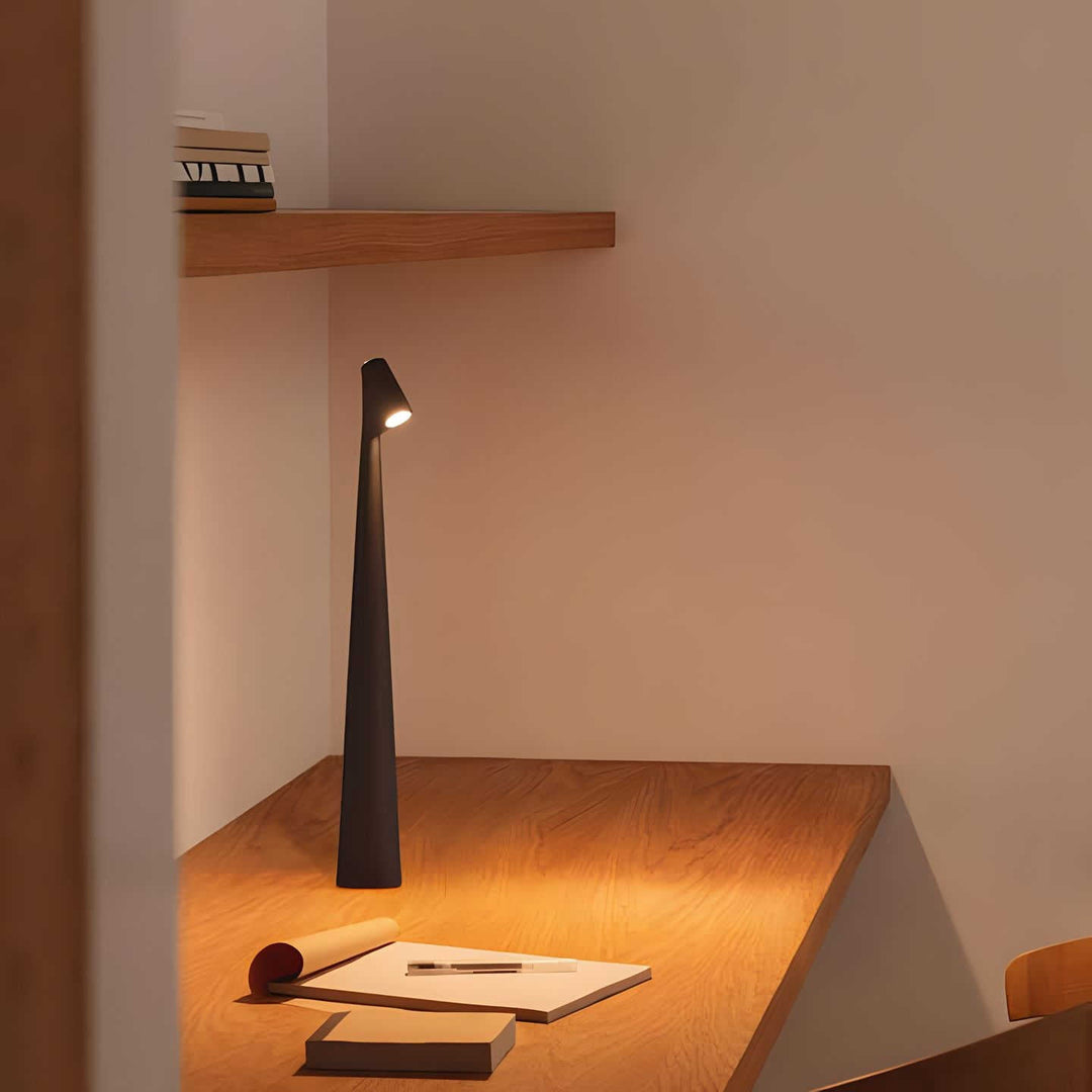 LunaSlim – Elegant Trådløs Bordlampe med Justerbar Belysning Skanto