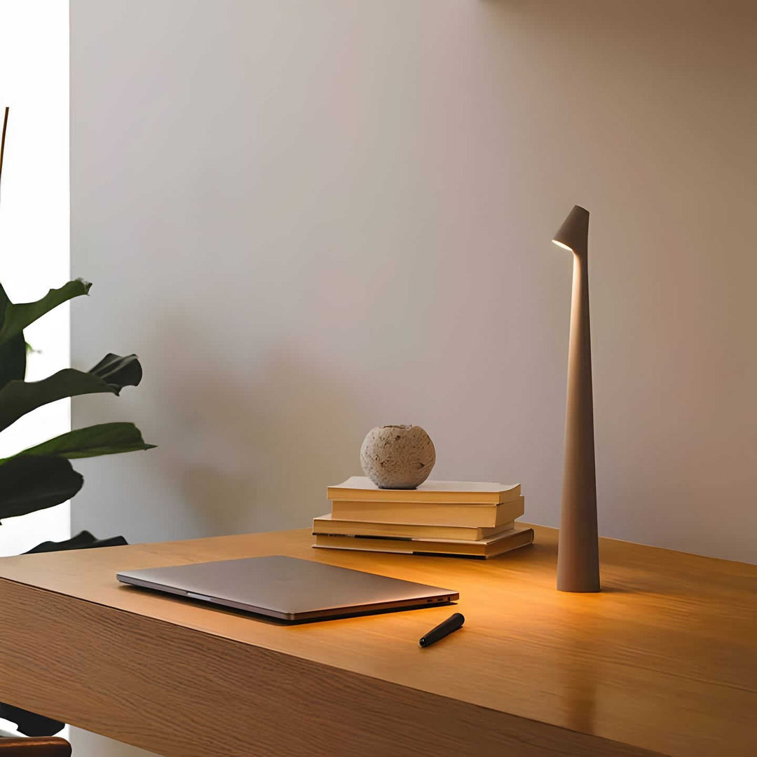LunaSlim – Elegant Trådløs Bordlampe med Justerbar Belysning Skanto