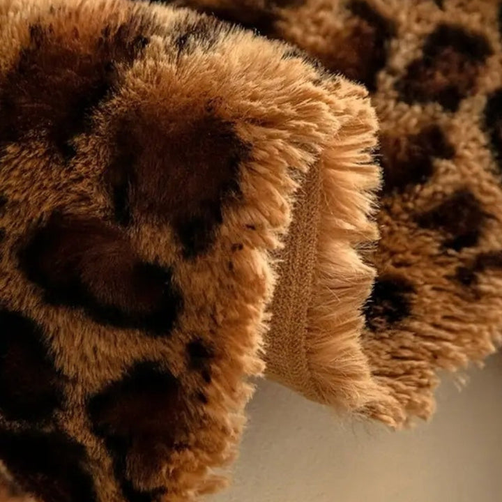 Skanto | Cozy Leopard Print Sofa Cover