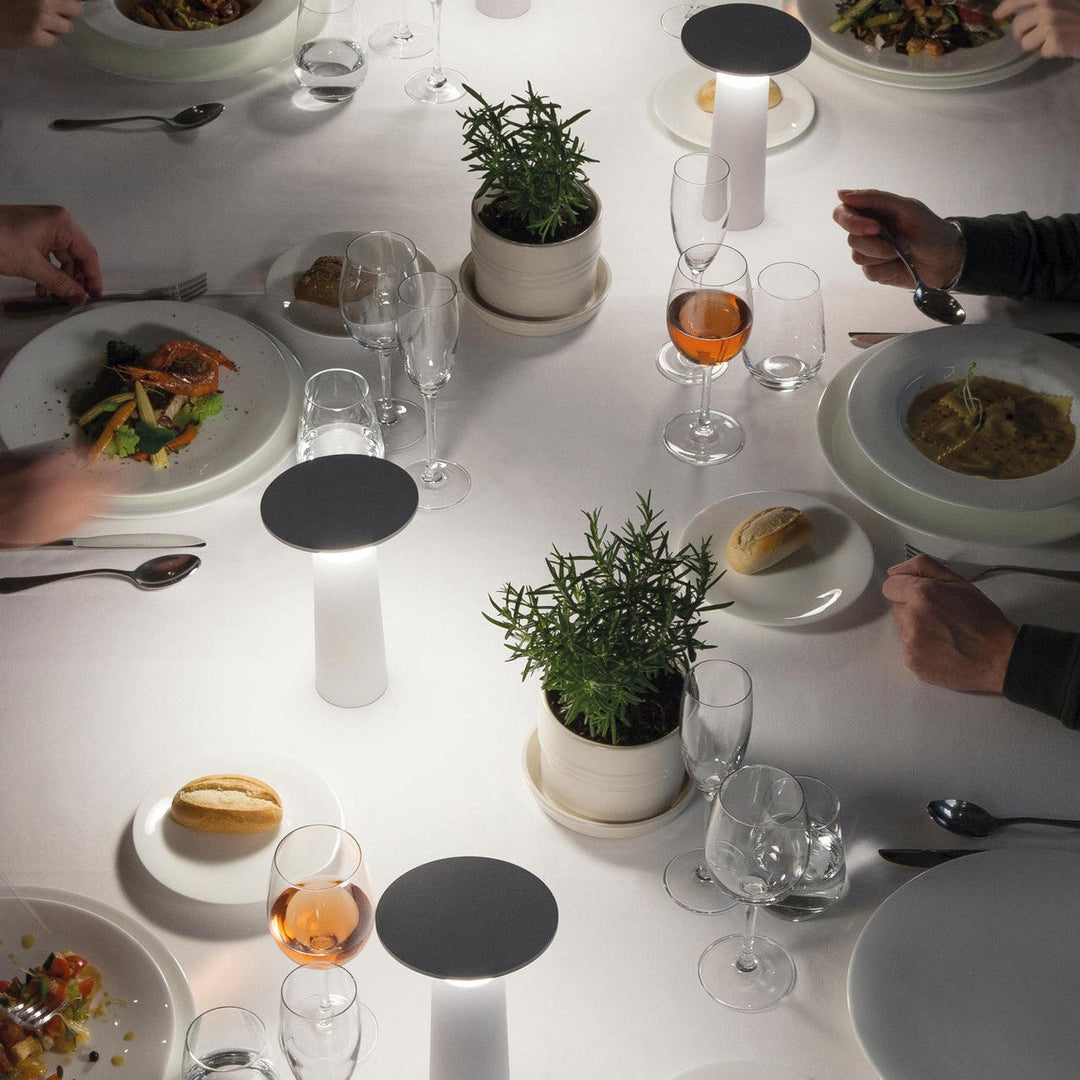 Skanto | FlexiBeam - Moderne LED Bordlampe med Svingbart Hode