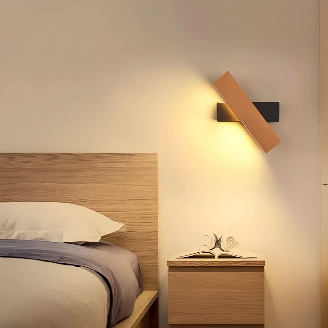 Skanto | Minimalistisk Tre LED Vegglampe med Justerbar Arm