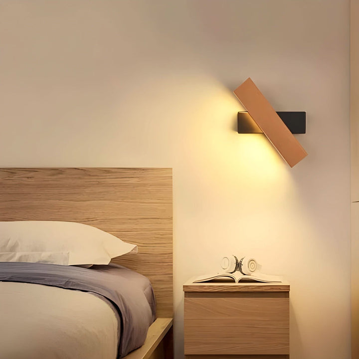 Skanto | Minimalistisk Tre LED Vegglampe med Justerbar Arm