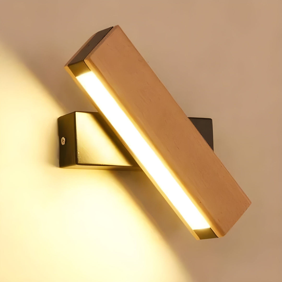 Skanto | Moderne Vegglampe med Treakcent